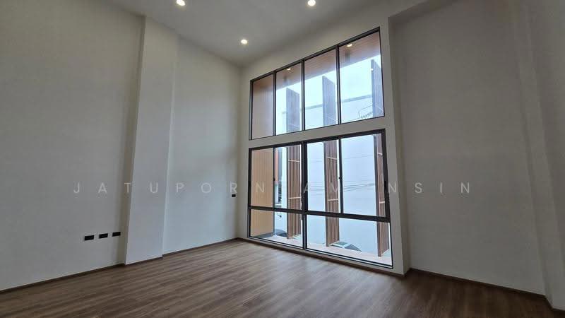 SHO Phatthanakan 32, Bangkok, Soi Phatthanakan 32, Suan Luang, Bangkok, 3 Bedrooms, 325 sqm, Townhouse For Sale, by Jatuporn Amonsin, 500560592 - DDproperty.com