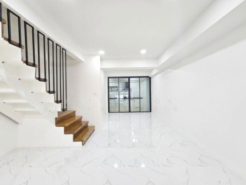 2-BR Townhouse, Bangkok, Khlong Kum, Bueng Kum, Bangkok, 2 Bedrooms, 157 sqm, Townhouse For Sale, by Pattarapon Preechalertpiriya, 500560612 - DDproperty.com