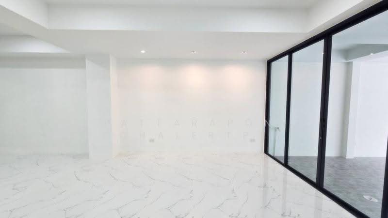 2-BR Townhouse, Bangkok, Khlong Kum, Bueng Kum, Bangkok, 2 Bedrooms, 157 sqm, Townhouse For Sale, by Pattarapon Preechalertpiriya, 500560612 - DDproperty.com