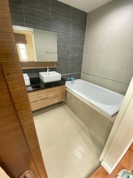 Villa Nakarin Onnut-Wongwaen, Bangkok, Sukhapiban 2 Road, Prawet, Bangkok, 5 Bedrooms, 410 sqm, Single Detached House For Sale, by Thachaya Buanong, 500560764 - DDproperty.com