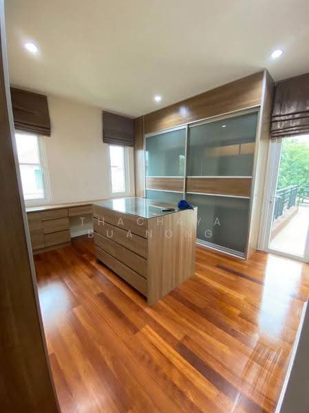 Villa Nakarin Onnut-Wongwaen, Bangkok, Sukhapiban 2 Road, Prawet, Bangkok, 5 Bedrooms, 410 sqm, Single Detached House For Sale, by Thachaya Buanong, 500560764 - DDproperty.com