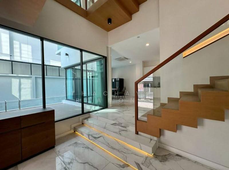 The Glamor Ekkamai – Praditmanutham, Bangkok, Soi Praditmanutham 8, Khlong Chaokhun Sing, Wang Thonglang, Bangkok, 3 Bedrooms, 412 sqm, Single Detached House For Sale, by Thachaya Buanong, 500560795 - DDproperty.com
