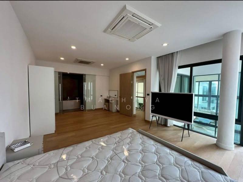 The Glamor Ekkamai – Praditmanutham, Bangkok, Soi Praditmanutham 8, Khlong Chaokhun Sing, Wang Thonglang, Bangkok, 3 Bedrooms, 412 sqm, Single Detached House For Sale, by Thachaya Buanong, 500560795 - DDproperty.com