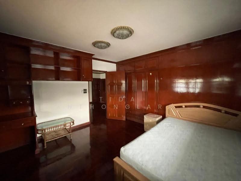 2-Storey Detached House for Rent – Ratchada/Sutthisan (Furnished, Near MRT), Bangkok, Samsen Nok, Huai Khwang, Bangkok, 5 Bedrooms, 240 sqm, Single Detached House For Rent, by Tida phanthonglarptawee, 500560796 - DDproperty.com
