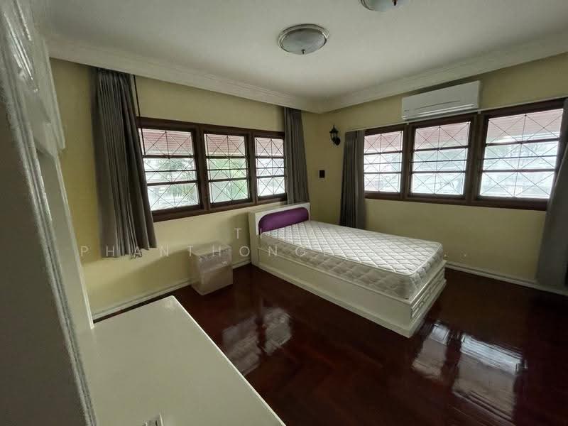 2-Storey Detached House for Rent – Ratchada/Sutthisan (Furnished, Near MRT), Bangkok, Samsen Nok, Huai Khwang, Bangkok, 5 Bedrooms, 240 sqm, Single Detached House For Rent, by Tida phanthonglarptawee, 500560796 - DDproperty.com