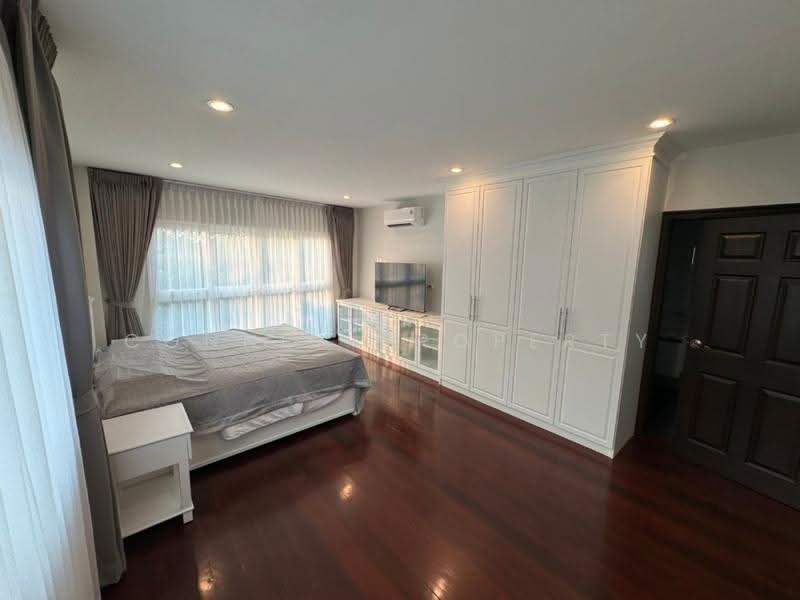 Large house with a swimming pool, Hua Nam Tok 1, Chonburi Province, Chon Buri (Pattaya), , Nong Pla Lai, Bang Lamung (Pattaya), Chon Buri (Pattaya), 6 Bedrooms, 700 sqm, Single Detached House For Sale, by Connex Property, 500560875 - DDproperty.com