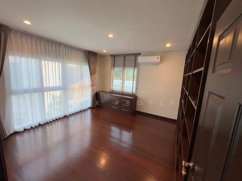 Large house with a swimming pool, Hua Nam Tok 1, Chonburi Province, Chon Buri (Pattaya), , Nong Pla Lai, Bang Lamung (Pattaya), Chon Buri (Pattaya), 6 Bedrooms, 700 sqm, Single Detached House For Sale, by Connex Property, 500560875 - DDproperty.com