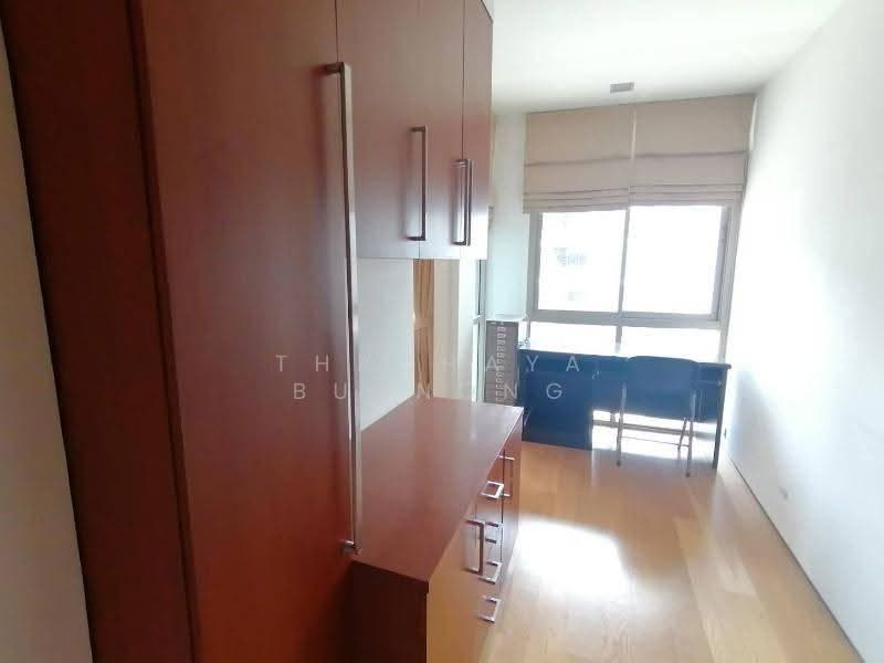 Ficus Lane, Bangkok, Soi Sukhumvit 44/1, Phra Kanong, Khlong Toei, Bangkok, 3 Bedrooms, 210 sqm, Condo For Rent, by Thachaya Buanong, 500560957 - DDproperty.com