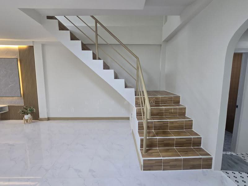 หมู่บ้านมโนรมย์ 4 ถนนเลียบคลองสอง19 คลองสามวา, Bangkok, เลียบคลองสอง19, Sam Wa Tawan Tok, Khlong Sam Wa, Bangkok, 3 Bedrooms, 80 sqm, Townhouse For Sale, by นภัสศรณ์ วงศ์สินไทยกร (นันท์), 500561033 - DDproperty.com