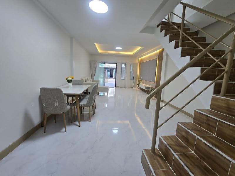 หมู่บ้านมโนรมย์ 4 ถนนเลียบคลองสอง19 คลองสามวา, Bangkok, เลียบคลองสอง19, Sam Wa Tawan Tok, Khlong Sam Wa, Bangkok, 3 Bedrooms, 80 sqm, Townhouse For Sale, by นภัสศรณ์ วงศ์สินไทยกร (นันท์), 500561033 - DDproperty.com