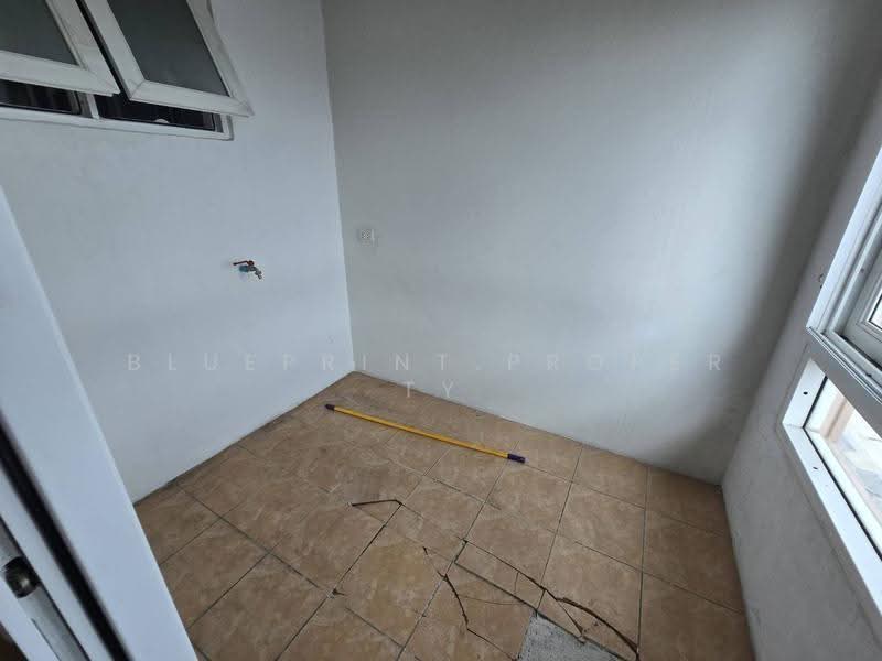 Happy Condo Ratchada 18, Bangkok, Mu Ban Yu Charoen 29 Alley, Samsen Nok, Huai Khwang, Bangkok, 2 Bedrooms, 80 sqm, Condo For Rent, by Blueprint.Property, 500561340 - DDproperty.com
