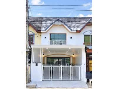 ขาย - เพียง 1,590,000 บาท เท่านั้น บ้านสวย ตรงข้ามสวน หมู่บ้านมนวดี ถนนวัดลาดปลาดุก บางบัวทอง, นนทบุรี