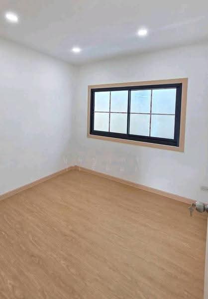 เพียง 1,590,000 บาท เท่านั้น บ้านสวย ตรงข้ามสวน หมู่บ้านมนวดี ถนนวัดลาดปลาดุก บางบัวทอง, Nonthaburi, วัดลาดปลาดุก, Bang Khu Rat, Bang Bua Thong, Nonthaburi, 2 Bedrooms, 100 sqm, Townhouse For Sale, by บุษบากร (เจี๊ยบ), 500561368 - DDproperty.com