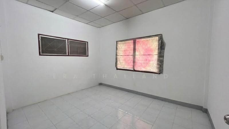 ทาวน์เฮ้าส์ชั้นเดียว(ห้องริม) ซ.พ่วง5 ต.กะแดะ, Surat Thani, Kra Dae, Kanchanadit, Surat Thani, 3 Bedrooms, 168 sqm, Townhouse For Sale, by ERA Thailand, 500561818 - DDproperty.com