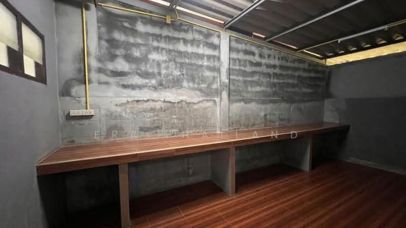 ทาวน์เฮ้าส์ชั้นเดียว(ห้องริม) ซ.พ่วง5 ต.กะแดะ, Surat Thani, Kra Dae, Kanchanadit, Surat Thani, 3 Bedrooms, 168 sqm, Townhouse For Sale, by ERA Thailand, 500561818 - DDproperty.com
