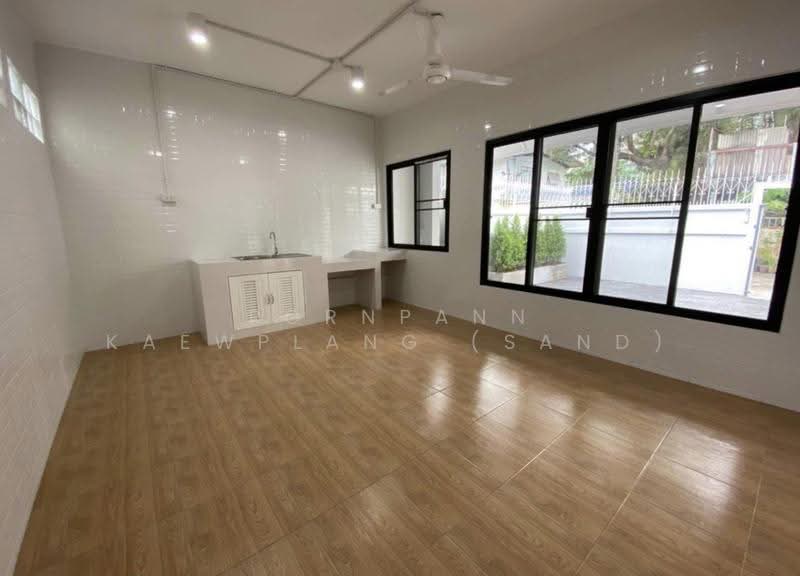 2-Storey Single House / Home Office For Rent Ratchada - Sutthisan - Lat Phrao | 220 sq.m, Bangkok, Samsen Nok, Huai Khwang, Bangkok, , 220 sqm, Shophouse For Rent, by Pornpann Kaewplang (Sand), 500561830 - DDproperty.com