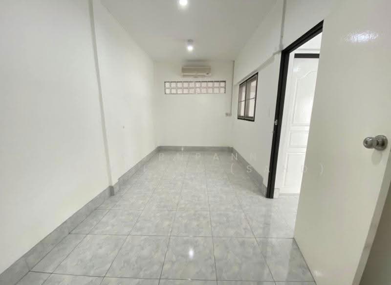 2-Storey Single House / Home Office For Rent Ratchada - Sutthisan - Lat Phrao | 220 sq.m, Bangkok, Samsen Nok, Huai Khwang, Bangkok, , 220 sqm, Shophouse For Rent, by Pornpann Kaewplang (Sand), 500561830 - DDproperty.com