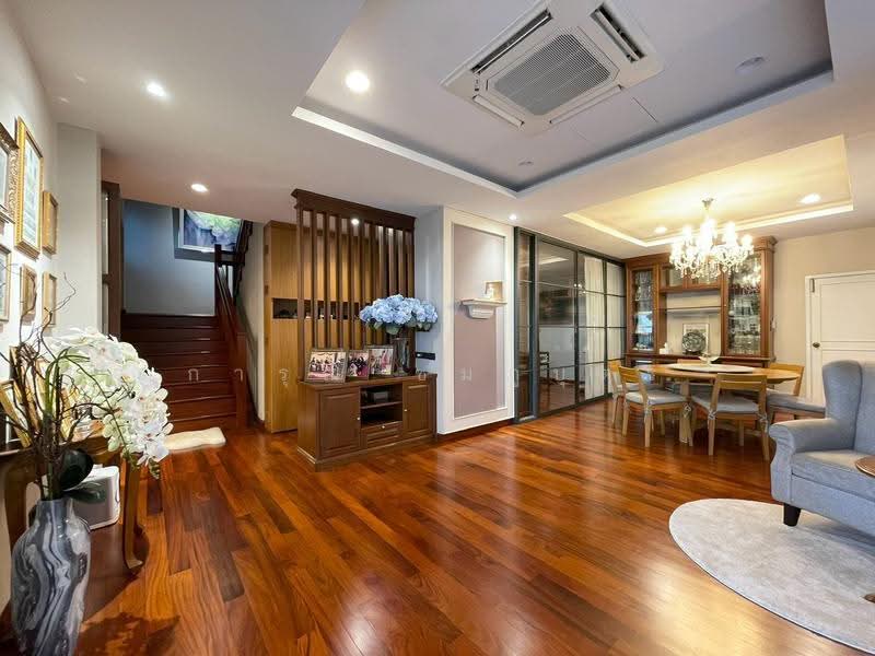ทองหล่อ 25, Bangkok, Khlong Tan Nua, Watthana, Bangkok, 5 Bedrooms, 420 sqm, Single Detached House For Rent, by การุณ ชมภูบุตร, 500561934 - DDproperty.com