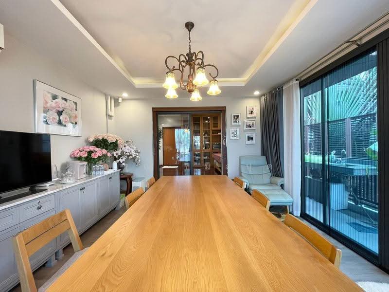 ทองหล่อ 25, Bangkok, Khlong Tan Nua, Watthana, Bangkok, 5 Bedrooms, 420 sqm, Single Detached House For Rent, by การุณ ชมภูบุตร, 500561934 - DDproperty.com