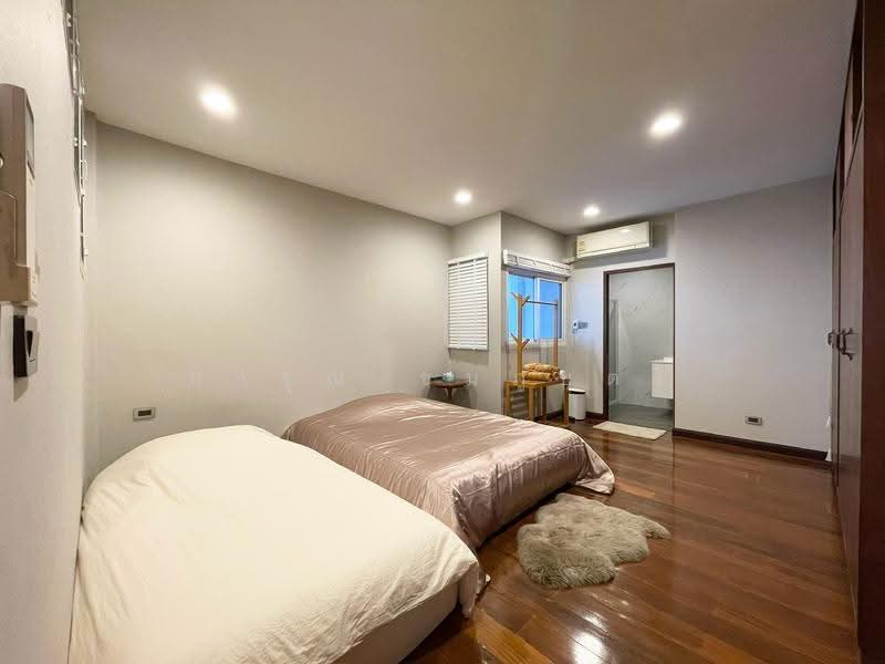 ทองหล่อ 25, Bangkok, Khlong Tan Nua, Watthana, Bangkok, 5 Bedrooms, 420 sqm, Single Detached House For Rent, by การุณ ชมภูบุตร, 500561934 - DDproperty.com
