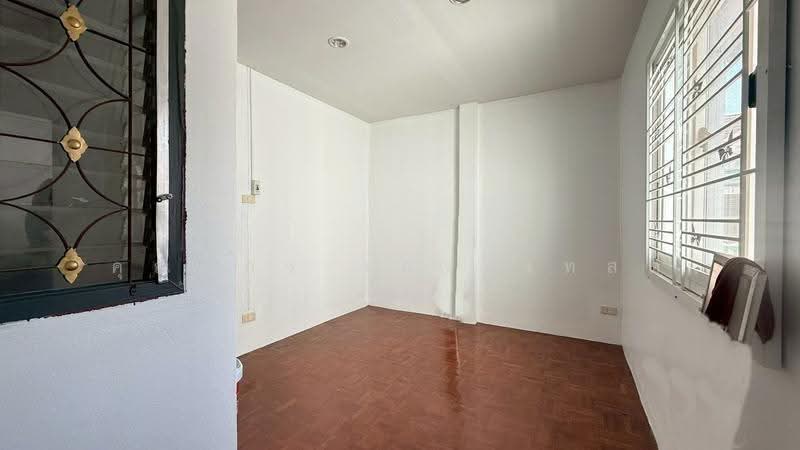 หมู่บ้าน ปิยะวรารมย์ ไทรน้อย, Nonthaburi, บางกรวย-ไทรน้อย, Thawi Watthana, Sai Noi, Nonthaburi, 2 Bedrooms, 90 sqm, Townhouse For Sale, by คุณน้อง เกรทเทสต์, 500561955 - DDproperty.com