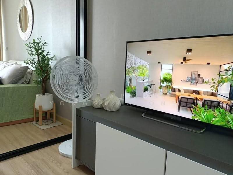 Sky Walk Residences, Bangkok, 1599 Sukhumvit Road, Phra Kanong Nua, Watthana, Bangkok, 1 Bedroom, 37 sqm, Condo For Rent, by Pattaporn Yongsungnone, 500561981 - DDproperty.com