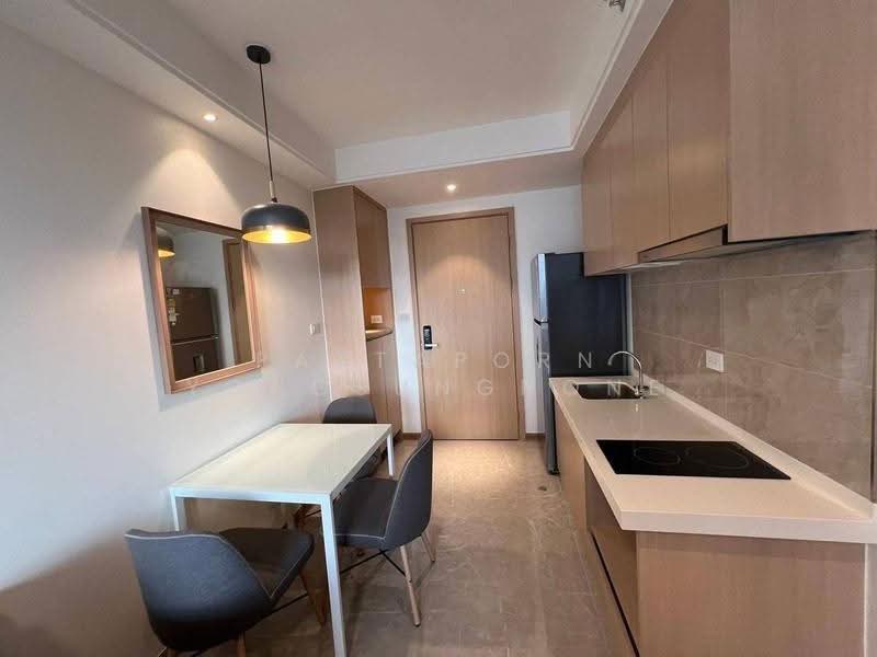 Regal Sathon-Naradhiwas, Bangkok, Naradhiwas Rajanagarindra Road, Thung Maha Mek, Sathon, Bangkok, 2 Bedrooms, 45 sqm, Condo For Rent, by Pattaporn Yongsungnone, 500562012 - DDproperty.com