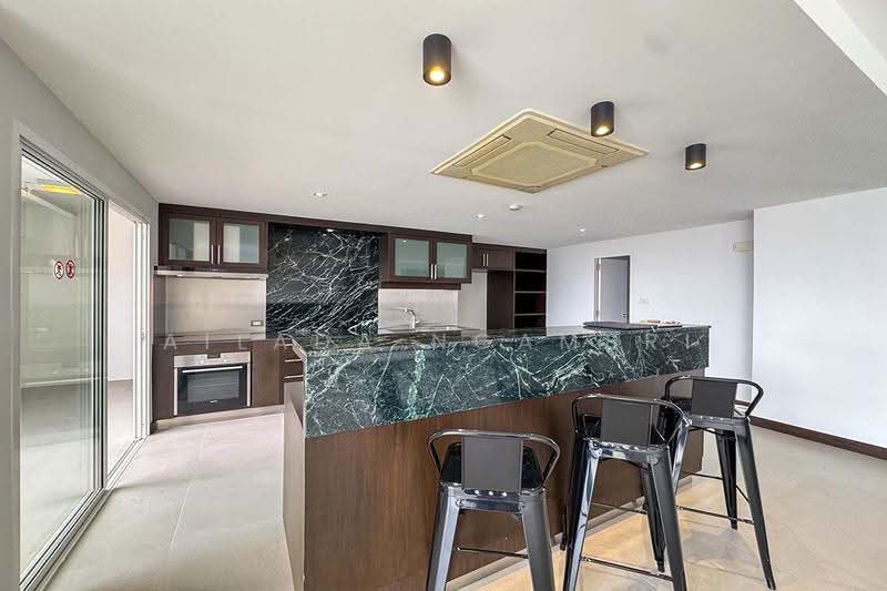 D.S. Tower 1 Sukhumvit 33, Bangkok, Soi Phrom Chit, Khlong Tan Nua, Watthana, Bangkok, 3 Bedrooms, 250 sqm, Condo For Rent, by Ailada Ngamsri, 500562101 - DDproperty.com