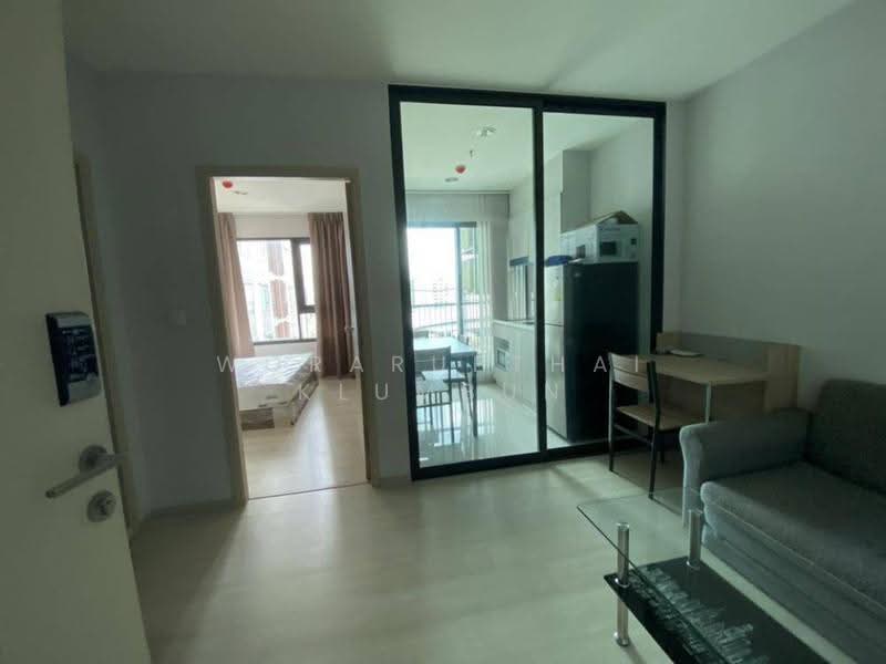 Life Pinklao, Bangkok, Boromarajonani Road, Bang Bamru, Bang Phlat, Bangkok, 1 Bedroom, 31 sqm, Condo For Sale, by Woraruethai Klumbun, 500562120 - DDproperty.com