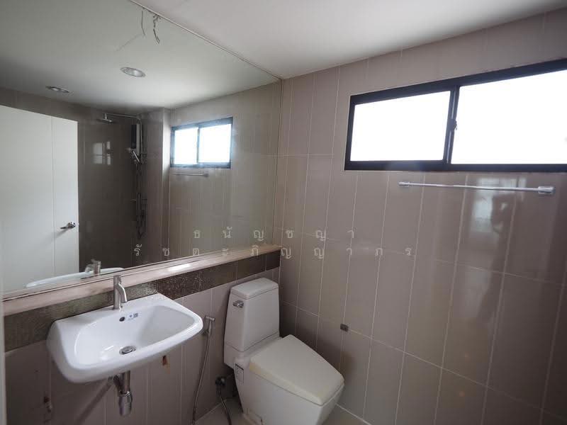 Baan Klang Muang Nawamin 42, Bangkok, Soi Nawamin 42, Nawamin Road, Khlong Kum, Bueng Kum, Bangkok, 3 Bedrooms, 160 sqm, Townhouse For Sale, by Tanunchaya Ratchatapinyaporn, 500562124 - DDproperty.com