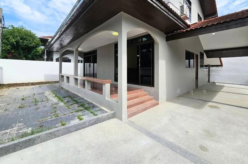 บ้านสวนผัก ซอย 11 ถ.สวนผัก ซ.สวนผัก 11 แขวงตลิ่งชัน เขตตลิ่งชันกรุงเทพมหานคร 10170, Bangkok, Taling Chan, Bangkok, 3 Bedrooms, 169 sqm, Single Detached House For Sale, by คุณปวิณี โกยสันติสุข (ฮุ้ง), 500562140 - DDproperty.com
