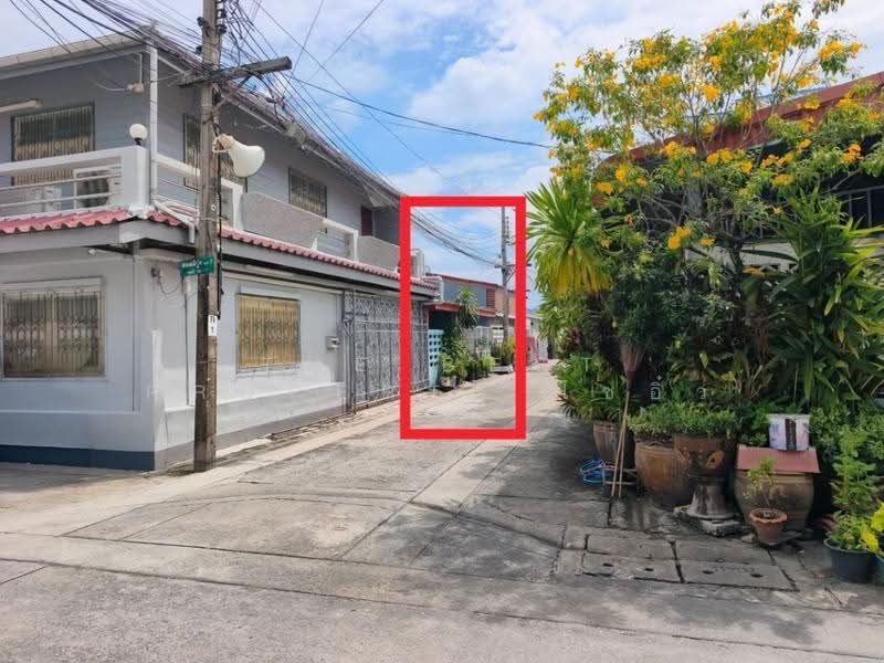หมู่บ้านฮอลลีวู้ด อ่อนนุช 17, Bangkok, Suan Luang, Suan Luang, Bangkok, 3 Bedrooms, 100 sqm, Semi-Detached House (Twin House) For Sale, by The Best Property ไซอิ๋ว, 500562294 - DDproperty.com