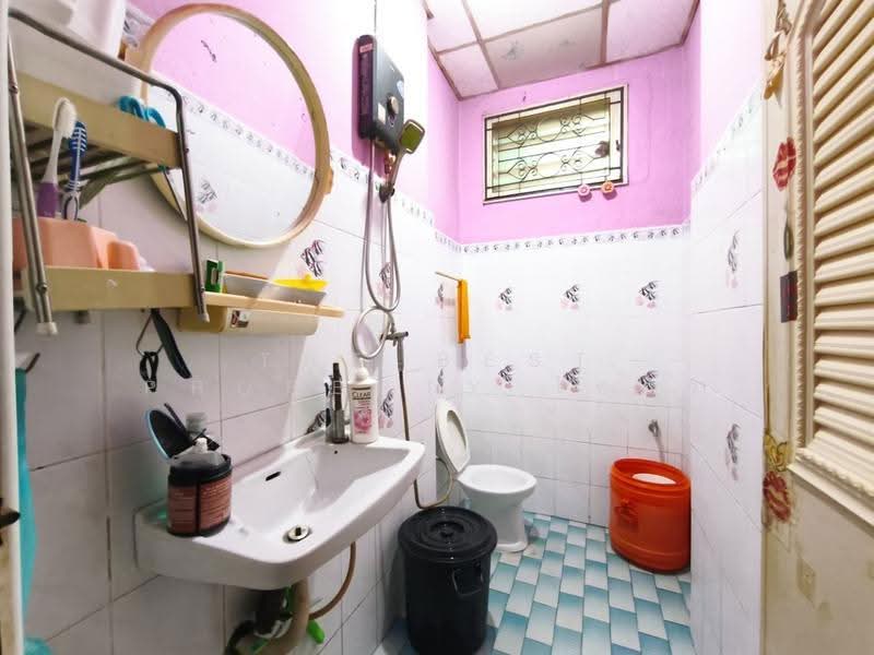 หมู่บ้านฮอลลีวู้ด อ่อนนุช 17, Bangkok, Suan Luang, Suan Luang, Bangkok, 3 Bedrooms, 100 sqm, Semi-Detached House (Twin House) For Sale, by The Best Property ไซอิ๋ว, 500562294 - DDproperty.com