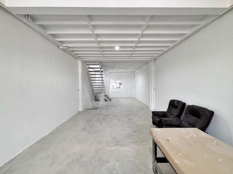 3-Story Shophouse for Sale/Rent – ​​Charoen Krung Road (Corner Unit at Soi Charoen Krung 32), Bangkok, เจริญกรุง, Si Phraya, Bang Rak, Bangkok, , 160 sqm, Shophouse For Sale, by CHAWALIT KONGSAKPAIBUL, 500562322 - DDproperty.com