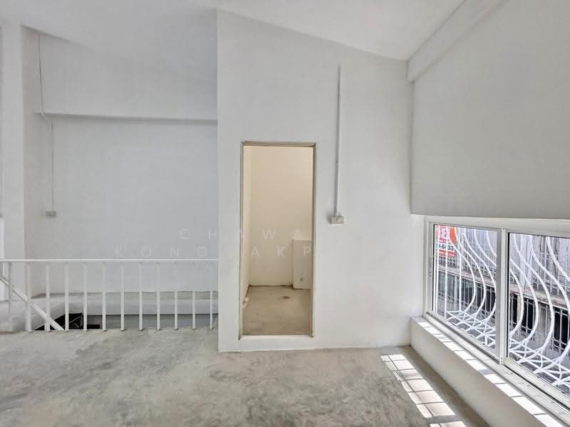 3-Story Shophouse for Sale/Rent – ​​Charoen Krung Road (Corner Unit at Soi Charoen Krung 32), Bangkok, เจริญกรุง, Si Phraya, Bang Rak, Bangkok, , 160 sqm, Shophouse For Sale, by CHAWALIT KONGSAKPAIBUL, 500562322 - DDproperty.com