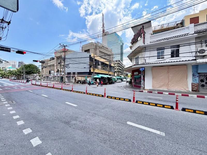 3-Story Shophouse for Sale/Rent – ​​Charoen Krung Road (Corner Unit at Soi Charoen Krung 32), Bangkok, เจริญกรุง, Si Phraya, Bang Rak, Bangkok, , 160 sqm, Shophouse For Sale, by CHAWALIT KONGSAKPAIBUL, 500562322 - DDproperty.com