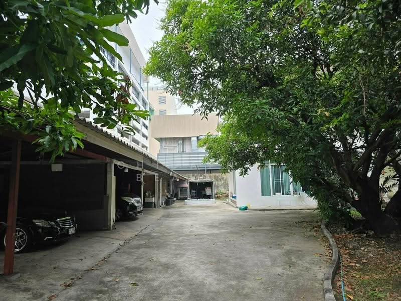 บ้านพร้อมที่ดิน 350 ตร.ว. สุขุมวิท 42 เชื่อมพระราม 4–สุขุมวิท, กรุงเทพ, พระราม4, คลองตัน, คลองเตย, กรุงเทพ, 1,400 ตร.ม., ที่ดิน ขาย, โดย Chidaphar Beawlek, 500562433 - DDproperty.com