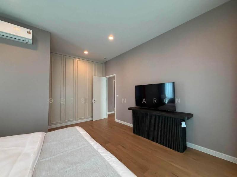 Narasiri Krungthep Kreetha, Bangkok, 69 Soi Pracha Ruamjai, Hua Mak, Bang Kapi, Bangkok, 5 Bedrooms, 430 sqm, Single Detached House For Rent, by Getsarin Aron, 500563015 - DDproperty.com
