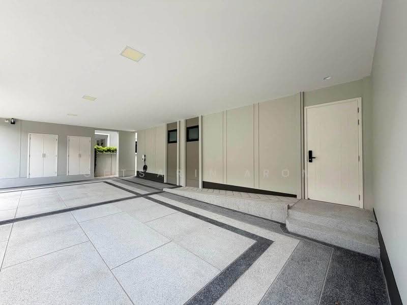 Narasiri Krungthep Kreetha, Bangkok, 69 Soi Pracha Ruamjai, Hua Mak, Bang Kapi, Bangkok, 5 Bedrooms, 430 sqm, Single Detached House For Rent, by Getsarin Aron, 500563015 - DDproperty.com
