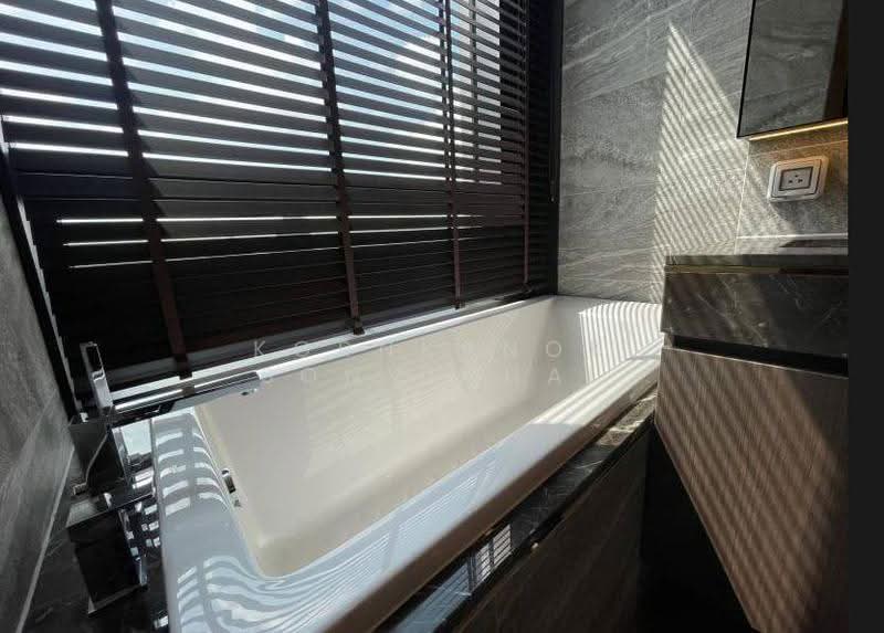 The Esse Sukhumvit 36, Bangkok, Soi Sukhumvit 36, Sukhumvit Road, Phra Kanong, Khlong Toei, Bangkok, 2 Bedrooms, 74 sqm, Condo For Rent, by Kornkanok Sonvichai, 500563352 - DDproperty.com