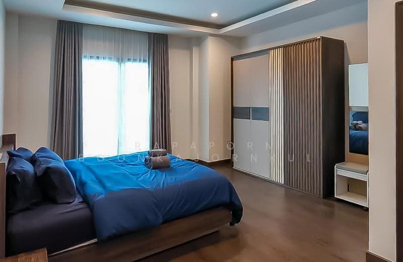 House near Ekkamai, Bangkok, สุขุมวิท 65, Phra Kanong Nua, Watthana, Bangkok, 4 Bedrooms, 330 sqm, Single Detached House For Rent, by Prapaporn Boonkajonkul, 500563353 - DDproperty.com