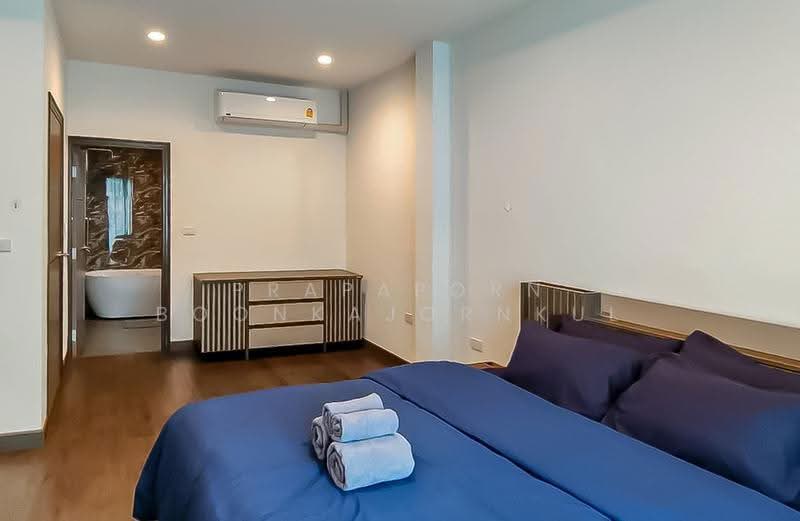House near Ekkamai, Bangkok, สุขุมวิท 65, Phra Kanong Nua, Watthana, Bangkok, 4 Bedrooms, 330 sqm, Single Detached House For Rent, by Prapaporn Boonkajonkul, 500563353 - DDproperty.com