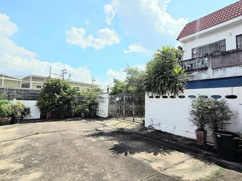 ขาย ทาวน์เฮ้าส์ หลังมุม หมู่บ้าน พระปิ่น 3 บางใหญ่, Nonthaburi, Bang Mae Nang, Bang Yai, Nonthaburi, 2 Bedrooms, 110 sqm, Townhouse For Sale, by กรณวัสส์ กัณฑวัสส์วงส์, 500563384 - DDproperty.com