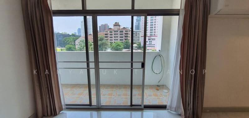 Royal Castle Sukhumvit, Bangkok, 30 Soi Sukhumvit 39, Khlongtoei Nua, Watthana, Bangkok, 3 Bedrooms, 140 sqm, Condo For Rent, by Kanyapuk Tinanop, 500563429 - DDproperty.com