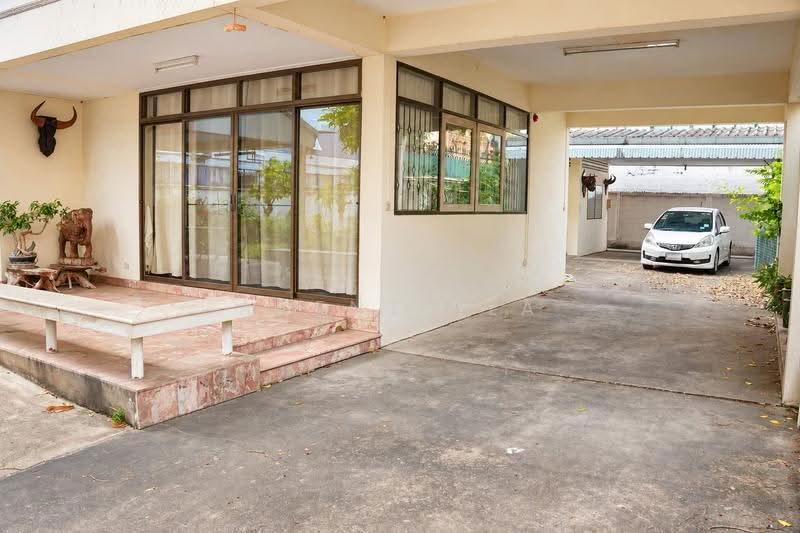 Detached House for Rent near BTS Ari – Company Registration Allowed, Pet-Friendly (SPSAD4175), Bangkok, Samsen Nai, Phaya Thai, Bangkok, 6 Bedrooms, 976 sqm, Single Detached House For Rent, by Agent Pla, 500563634 - DDproperty.com