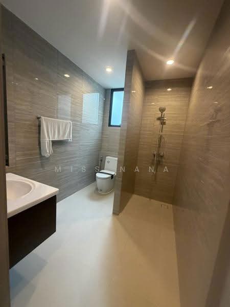 Aerie Srinakarin-Krungthepkreetha, Bangkok, Srinakarin - Romklao Road, Khlong Song Ton Nun, Lat Krabang, Bangkok, 5 Bedrooms, 3,590 sqm, Single Detached House For Rent, by Miss Nana, 500563747 - DDproperty.com