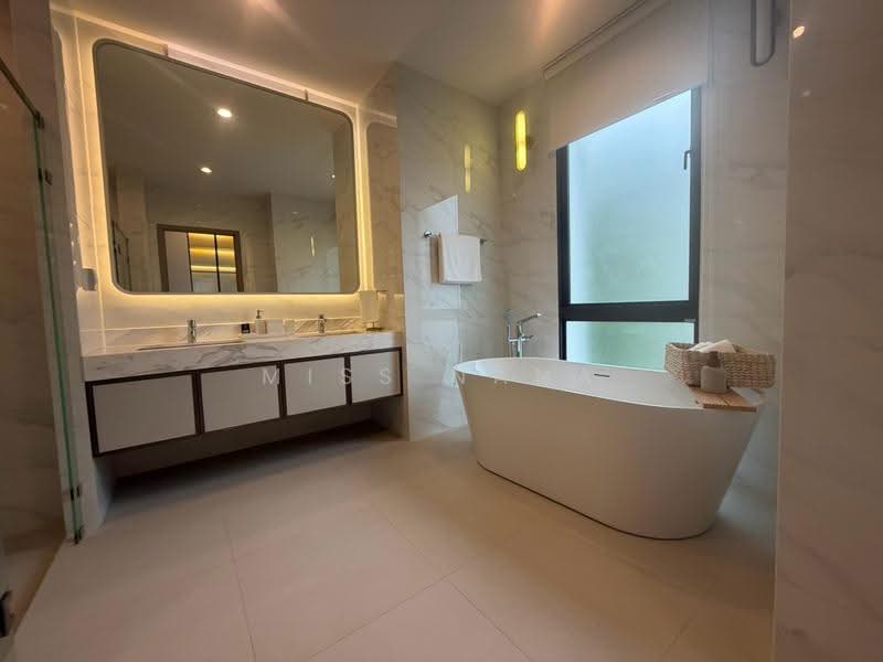 Aerie Srinakarin-Krungthepkreetha, Bangkok, Srinakarin - Romklao Road, Khlong Song Ton Nun, Lat Krabang, Bangkok, 5 Bedrooms, 3,590 sqm, Single Detached House For Rent, by Miss Nana, 500563747 - DDproperty.com