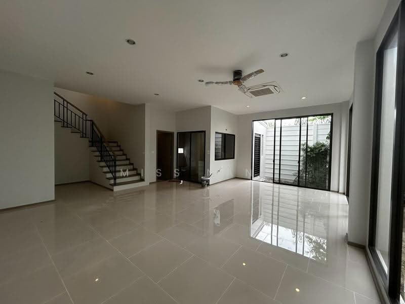 Aerie Srinakarin-Krungthepkreetha, Bangkok, Srinakarin - Romklao Road, Khlong Song Ton Nun, Lat Krabang, Bangkok, 5 Bedrooms, 3,590 sqm, Single Detached House For Rent, by Miss Nana, 500563747 - DDproperty.com