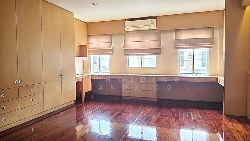 ทาวน์เฮาส์หลังใหญ่ใจกลางเมือง - พื้นที่ใช้สอยจัดเต็ม, Bangkok, Bang Pong Pang, Yan Nawa, Bangkok, 4 Bedrooms, 340 sqm, Townhouse For Sale, by ERA Holding (Thailand) Co., Ltd., 500563796 - DDproperty.com