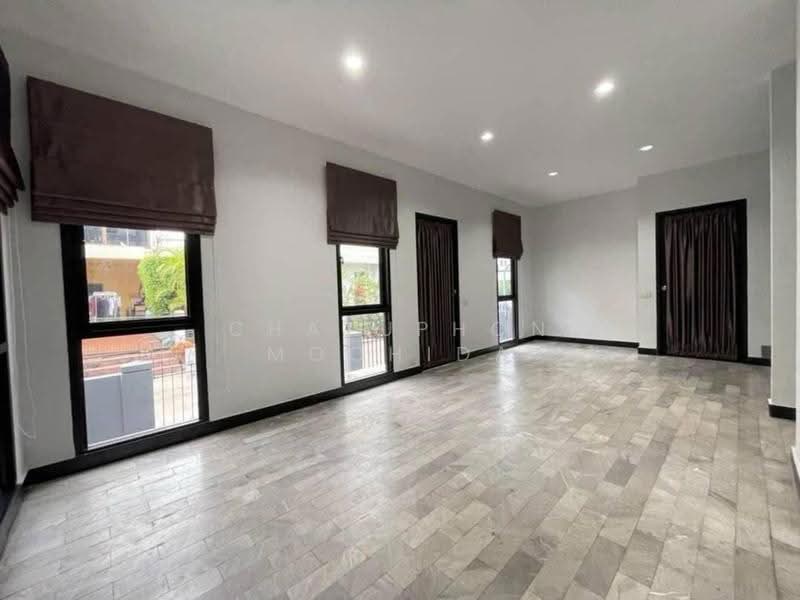 undefined, Bangkok, Dok Mai, Prawet, Bangkok, 3 Bedrooms, 204 sqm, Single Detached House For Sale, by Chatuphon Mochida, 500563915 - DDproperty.com